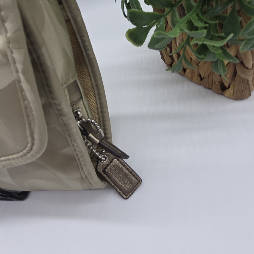 Coach Beige Signature Nylon Fold-Over Hanging Travel Makeup Toiletry Bag Clutch - Picture 6 of 7